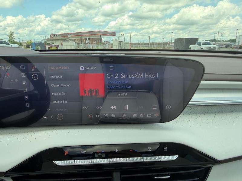 Buick Enclave Vehicle Full-screen Gallery Image 17