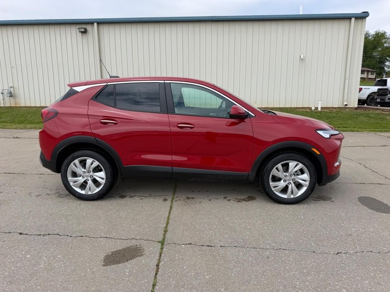 Buick Encore GX Vehicle Full-screen Gallery Image 2