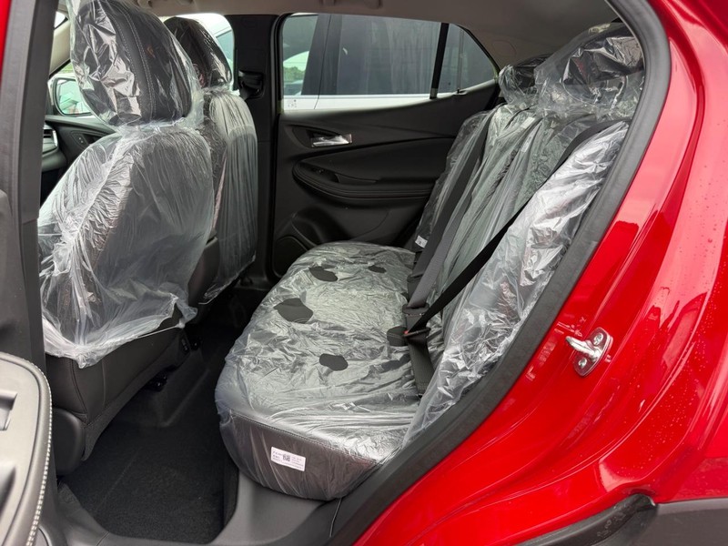 Buick Encore GX Vehicle Full-screen Gallery Image 7