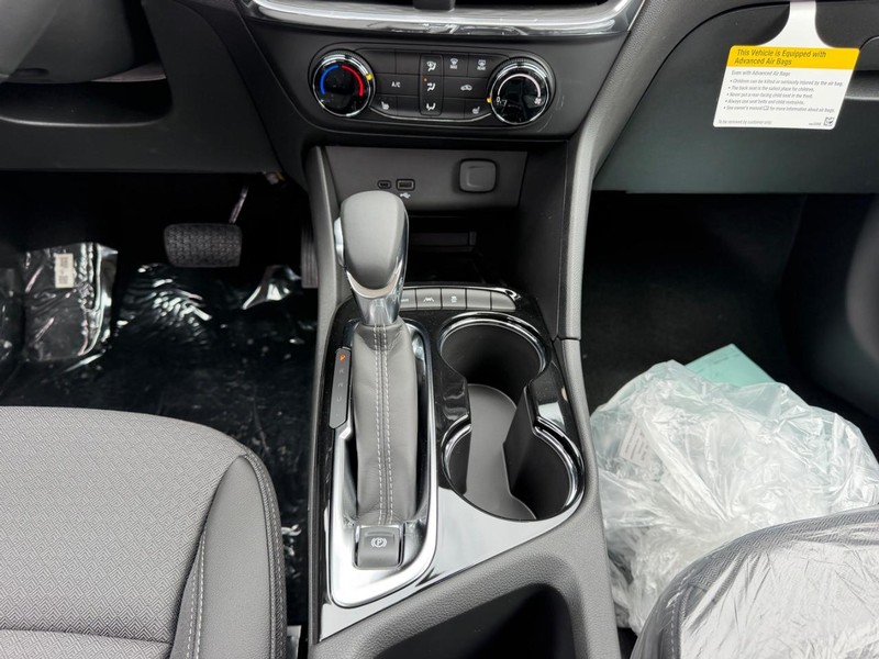 Buick Encore GX Vehicle Full-screen Gallery Image 14