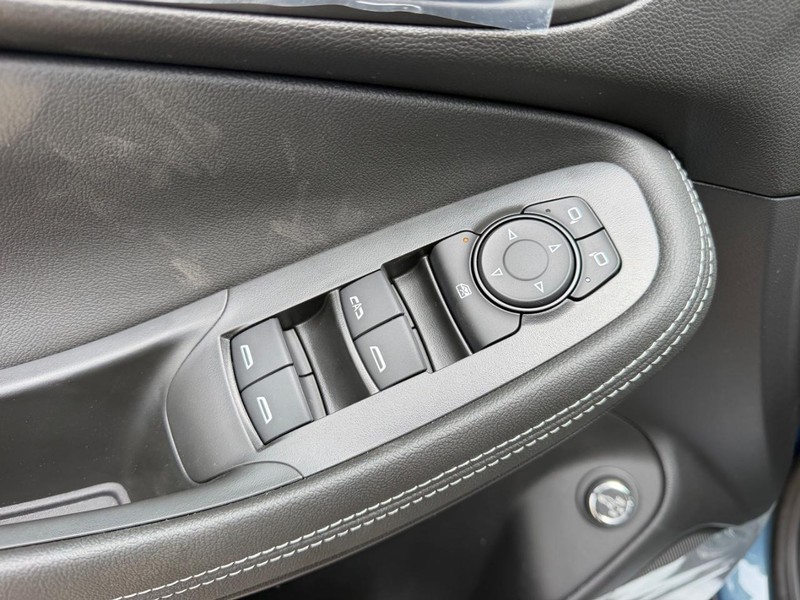 Buick Encore GX Vehicle Full-screen Gallery Image 16