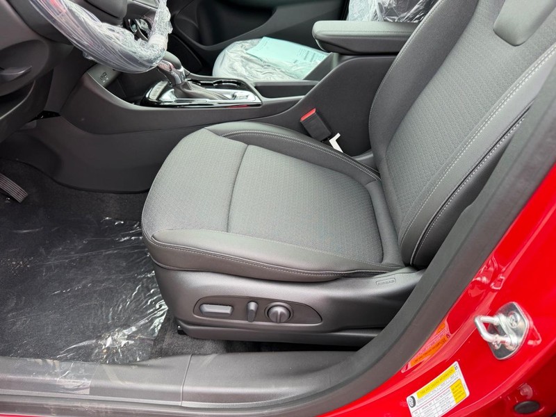 Buick Encore GX Vehicle Full-screen Gallery Image 17