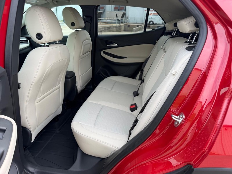Buick Encore GX Vehicle Full-screen Gallery Image 7