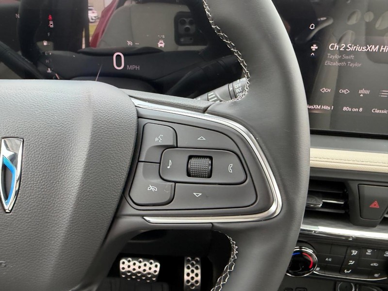 Buick Encore GX Vehicle Full-screen Gallery Image 11