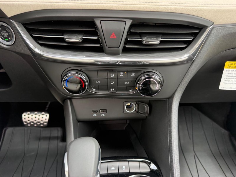Buick Encore GX Vehicle Full-screen Gallery Image 13