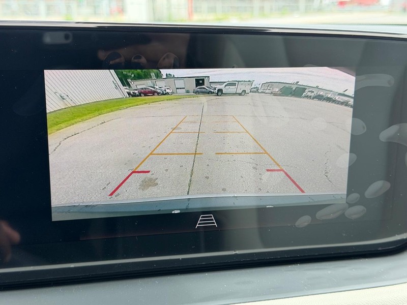 Buick Encore GX Vehicle Full-screen Gallery Image 19