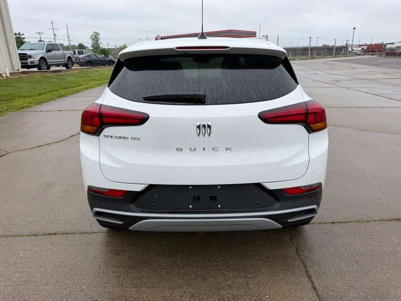 Buick Encore GX Vehicle Full-screen Gallery Image 4