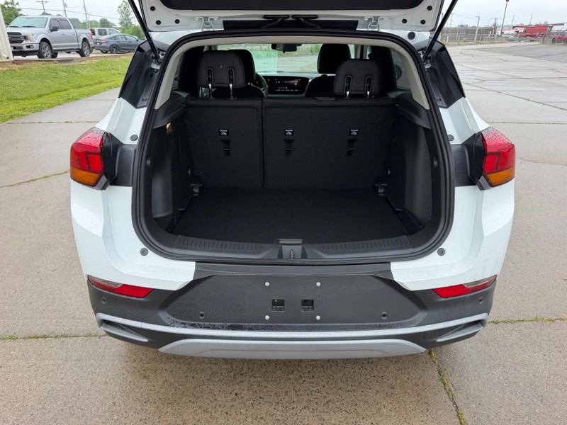 Buick Encore GX Vehicle Full-screen Gallery Image 5