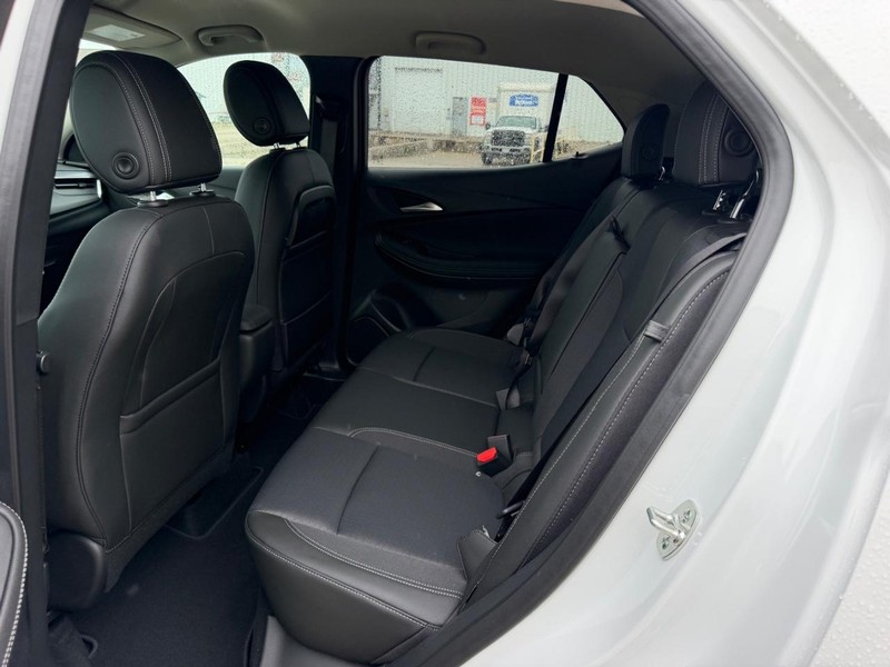 Buick Encore GX Vehicle Full-screen Gallery Image 7