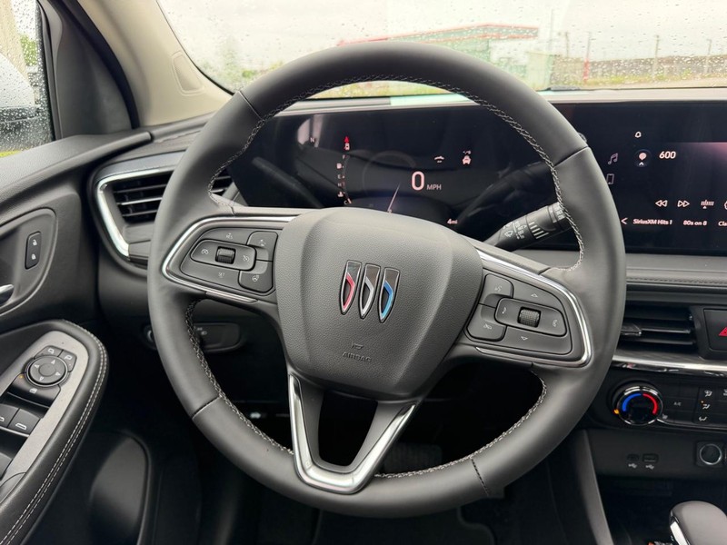 Buick Encore GX Vehicle Full-screen Gallery Image 9