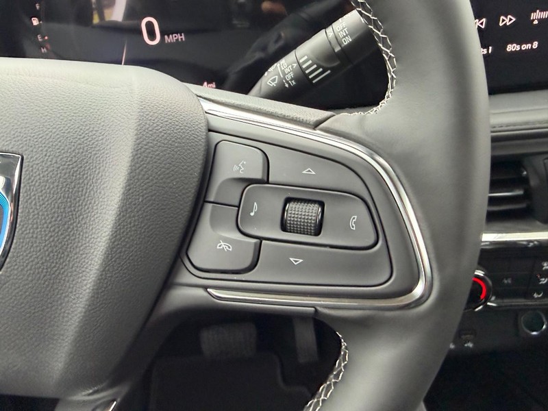 Buick Encore GX Vehicle Full-screen Gallery Image 11