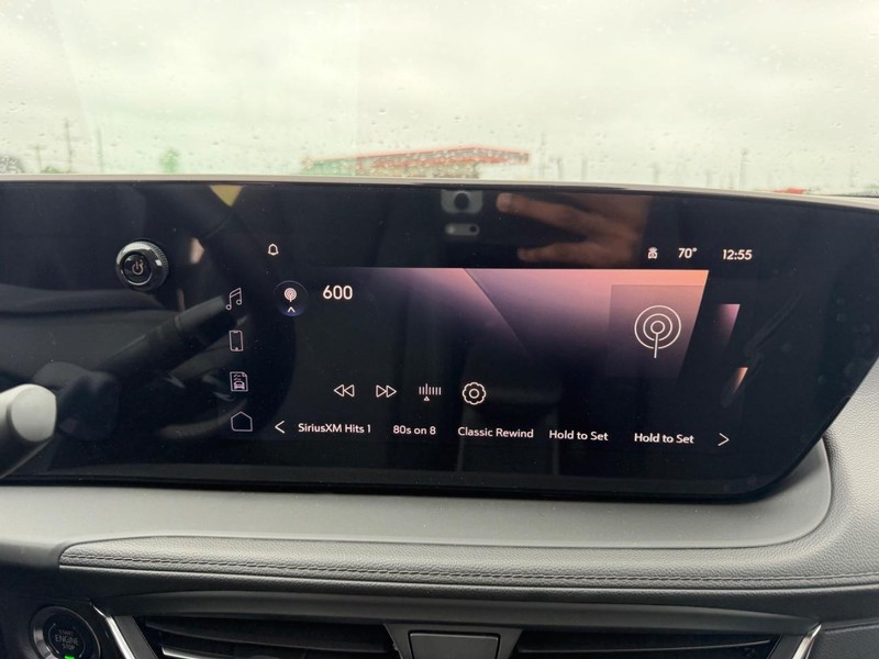 Buick Encore GX Vehicle Full-screen Gallery Image 12