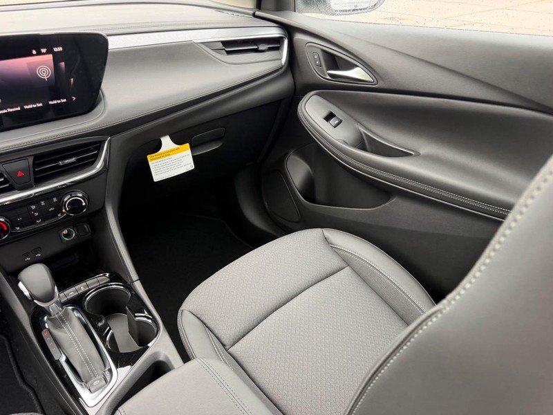Buick Encore GX Vehicle Full-screen Gallery Image 15