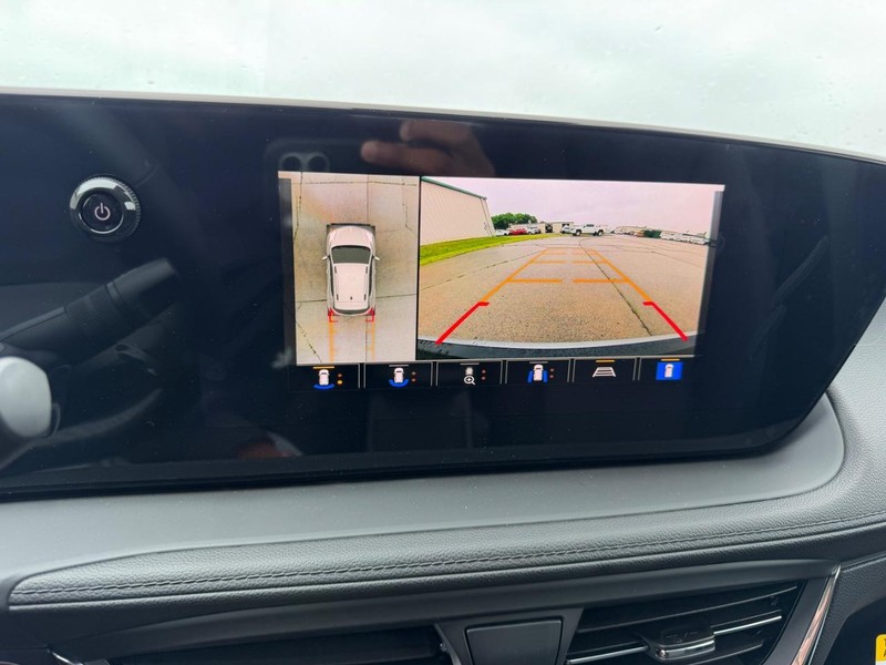 Buick Encore GX Vehicle Full-screen Gallery Image 19