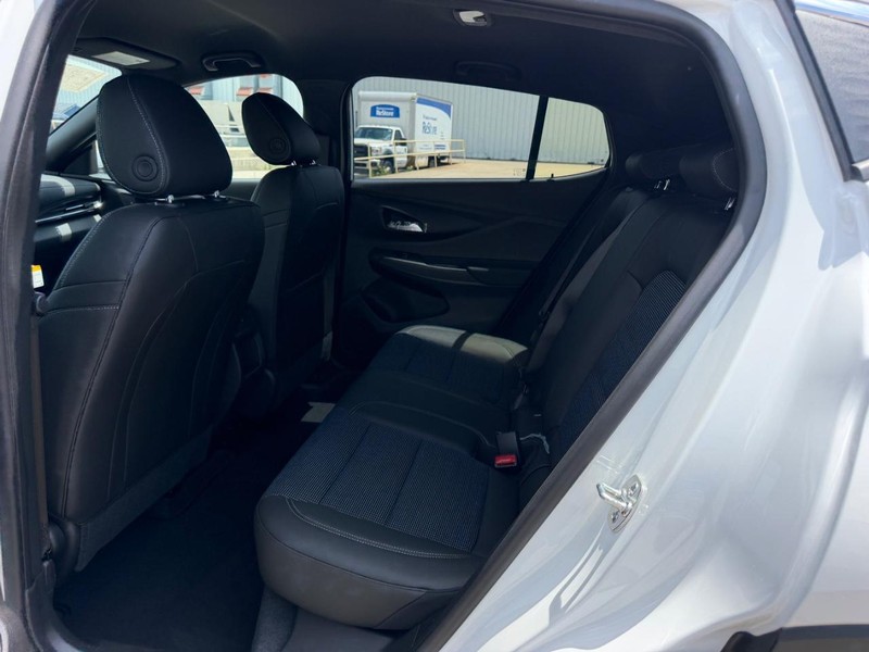 Buick Envista Vehicle Full-screen Gallery Image 7