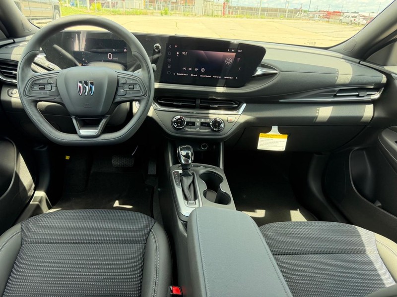 Buick Envista Vehicle Full-screen Gallery Image 8
