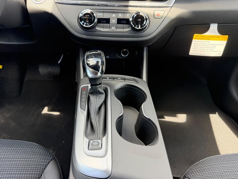 Buick Envista Vehicle Full-screen Gallery Image 14
