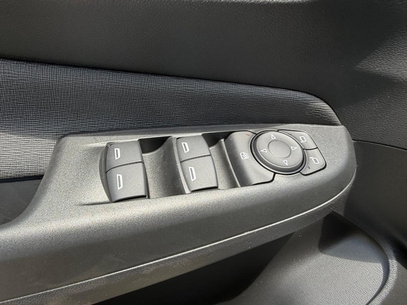 Buick Envista Vehicle Full-screen Gallery Image 16