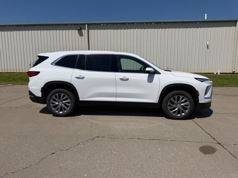 Buick Enclave Vehicle Full-screen Gallery Image 2