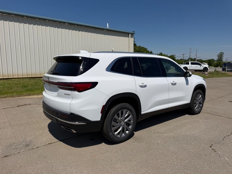 Buick Enclave Vehicle Full-screen Gallery Image 3