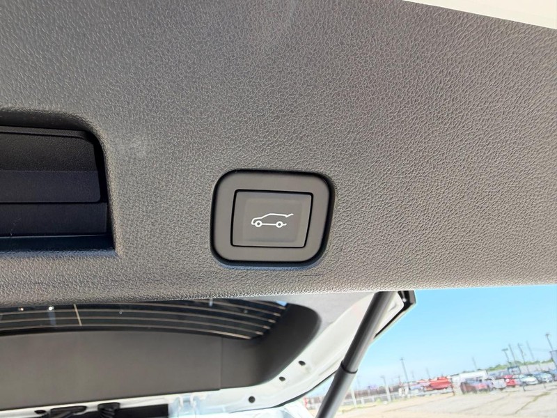 Buick Enclave Vehicle Full-screen Gallery Image 6