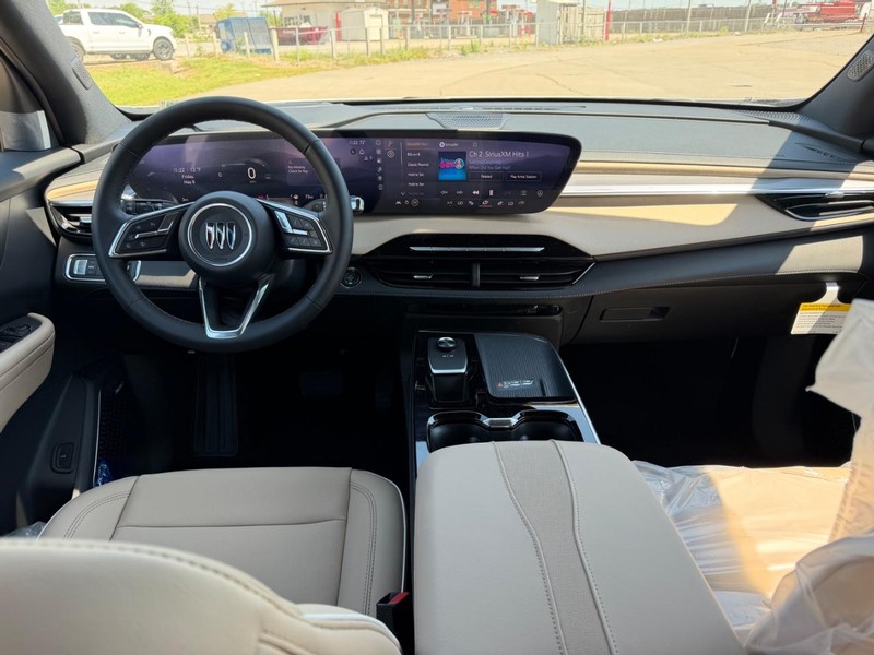 Buick Enclave Vehicle Full-screen Gallery Image 11