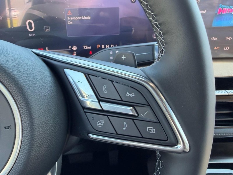 Buick Enclave Vehicle Full-screen Gallery Image 14