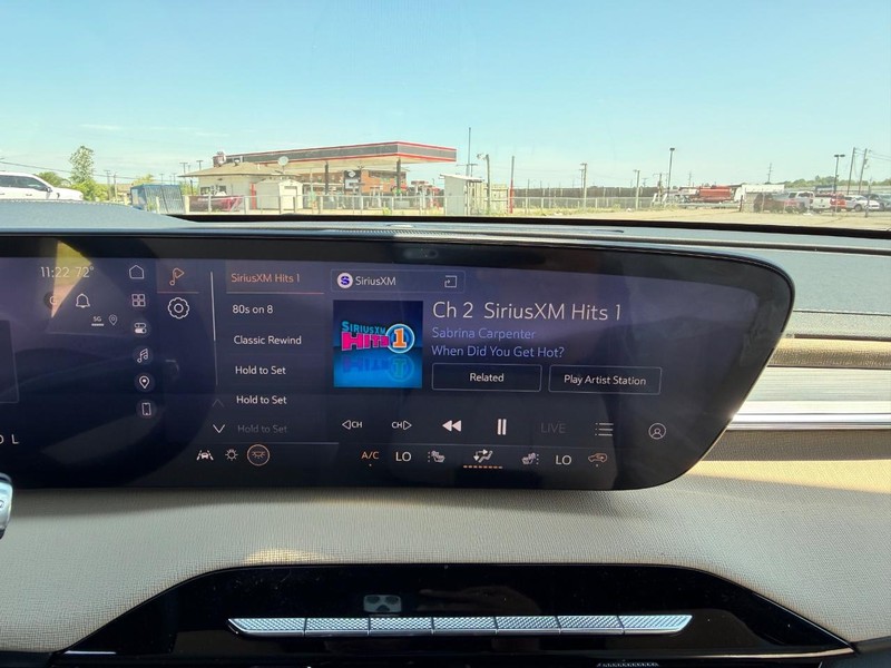 Buick Enclave Vehicle Full-screen Gallery Image 16