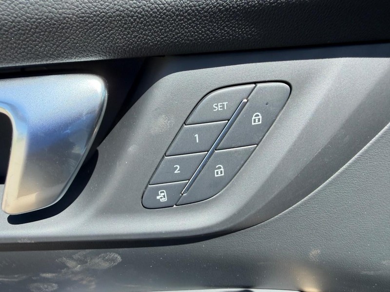 Buick Enclave Vehicle Full-screen Gallery Image 19