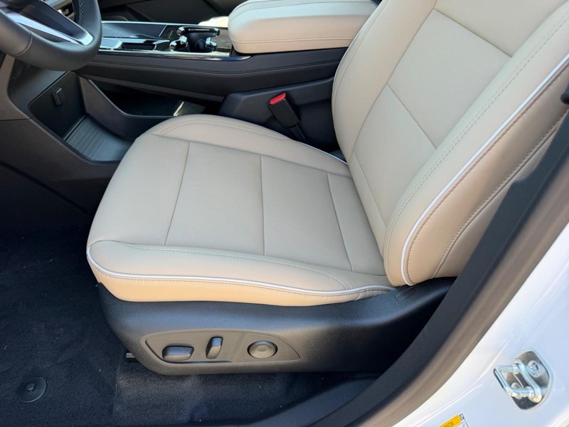 Buick Enclave Vehicle Full-screen Gallery Image 20