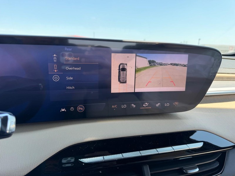 Buick Enclave Vehicle Full-screen Gallery Image 22