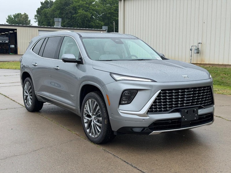 2026 Buick Enclave Avenir AWD's photo
