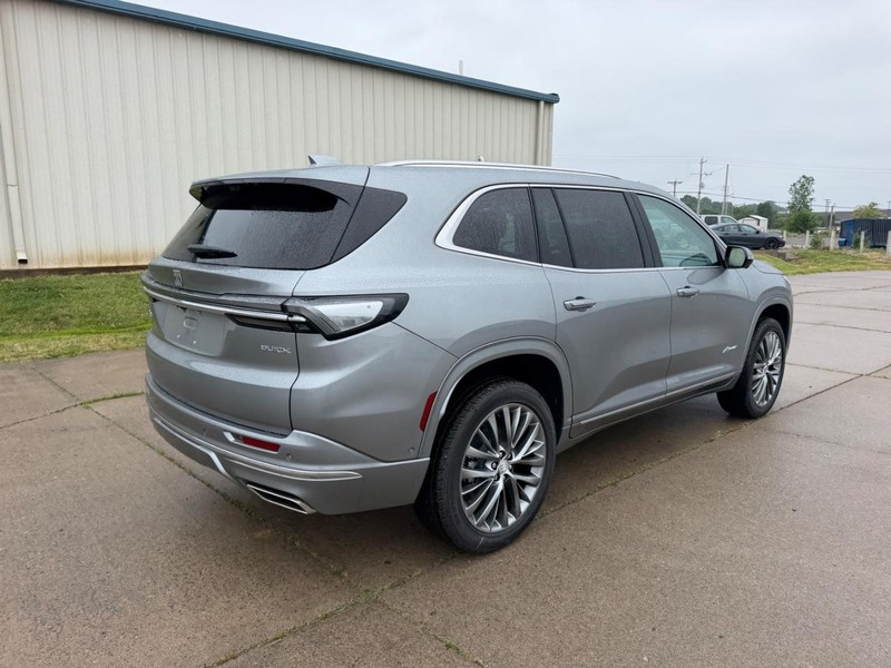 Buick Enclave Vehicle Full-screen Gallery Image 3