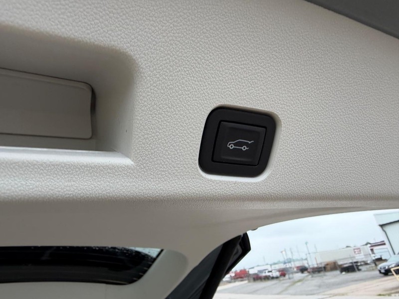 Buick Enclave Vehicle Full-screen Gallery Image 6