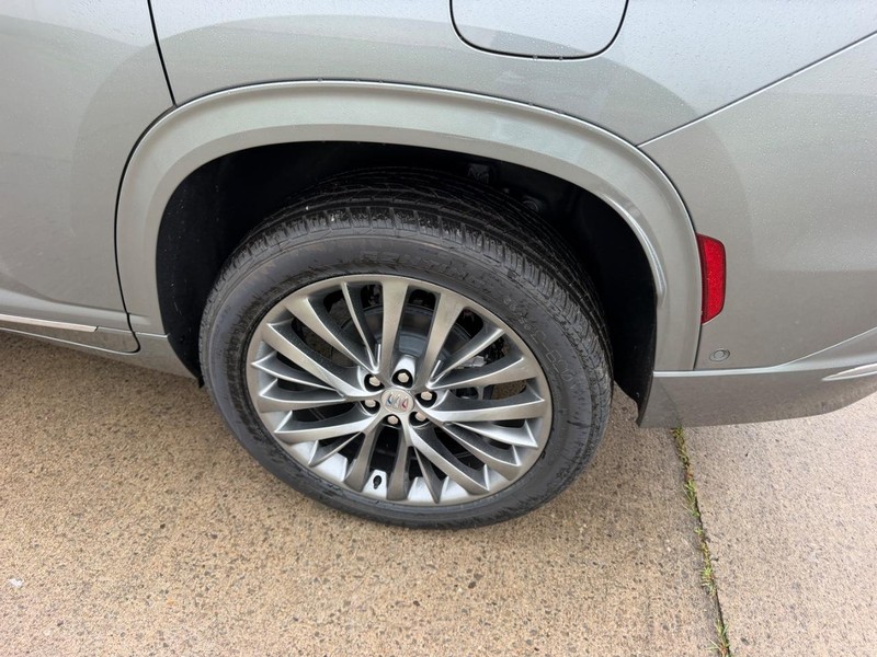 Buick Enclave Vehicle Full-screen Gallery Image 7