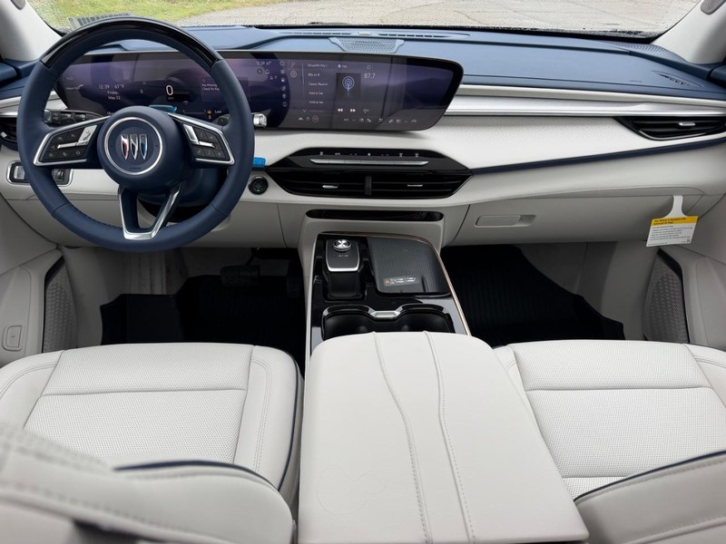 Buick Enclave Vehicle Full-screen Gallery Image 13