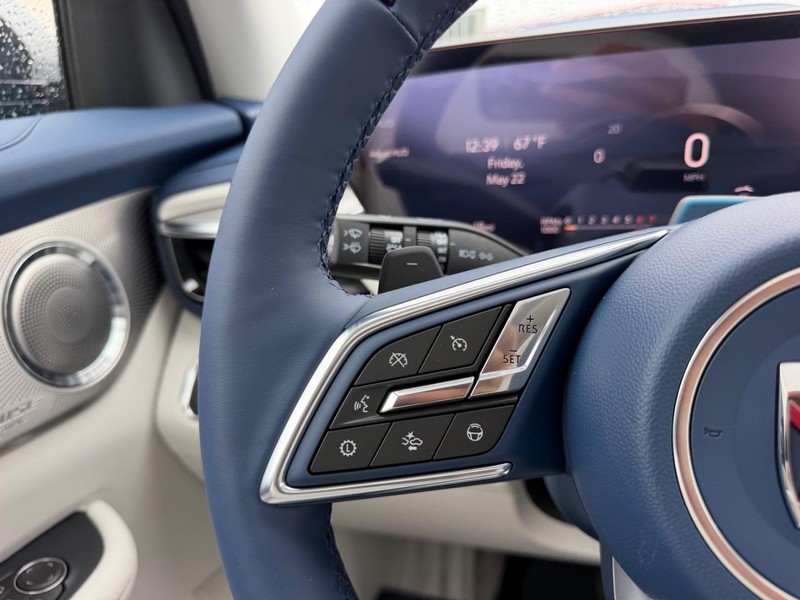 Buick Enclave Vehicle Full-screen Gallery Image 14