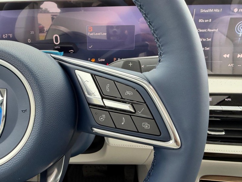 Buick Enclave Vehicle Full-screen Gallery Image 15