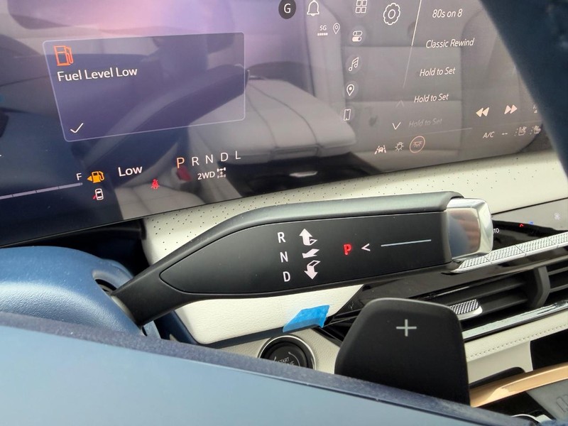Buick Enclave Vehicle Full-screen Gallery Image 16