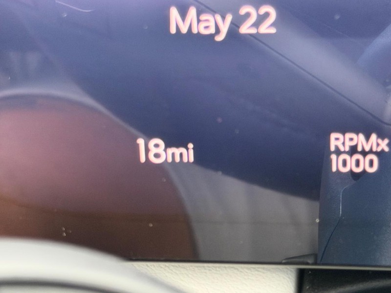 Buick Enclave Vehicle Full-screen Gallery Image 21