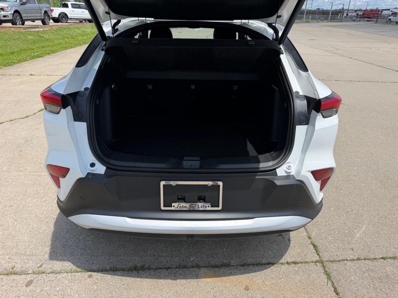 Buick Envista Vehicle Full-screen Gallery Image 5