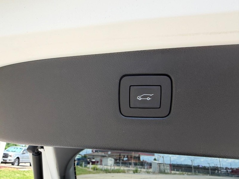 Buick Envista Vehicle Full-screen Gallery Image 6