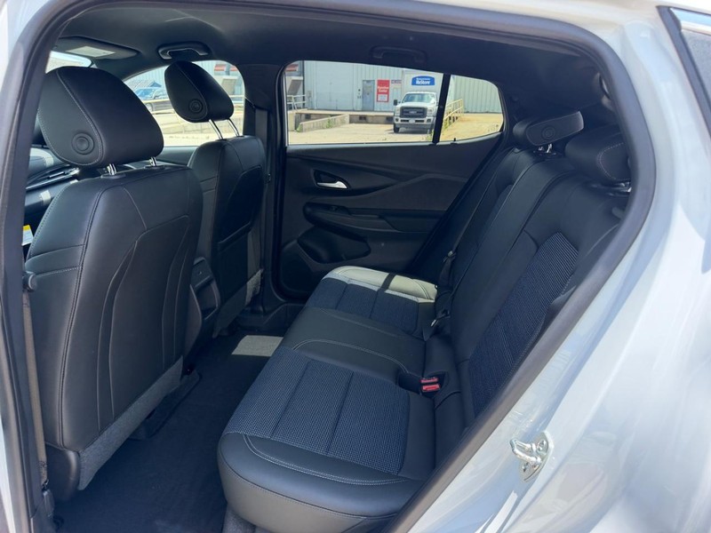 Buick Envista Vehicle Full-screen Gallery Image 8