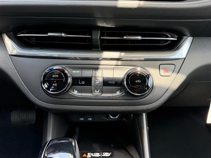 Buick Envista Vehicle Full-screen Gallery Image 14