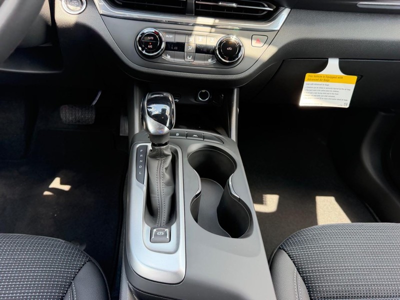 Buick Envista Vehicle Full-screen Gallery Image 15