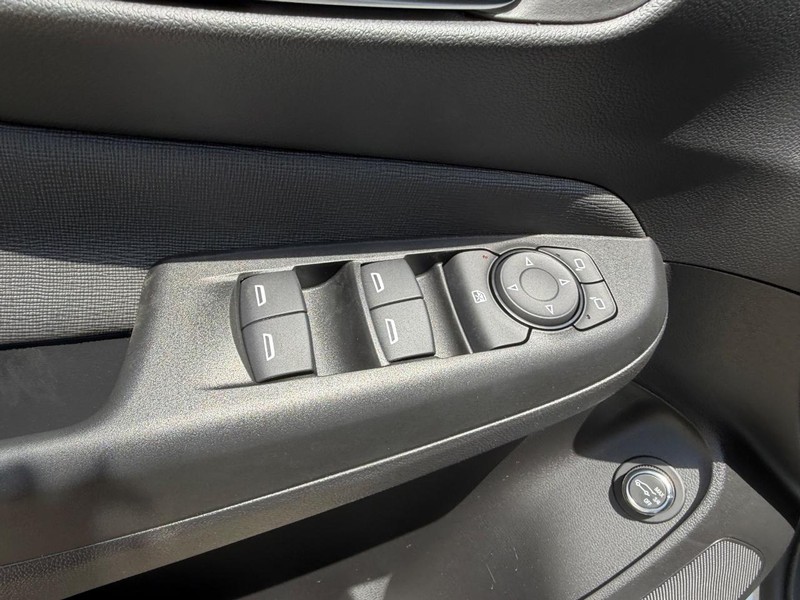 Buick Envista Vehicle Full-screen Gallery Image 17
