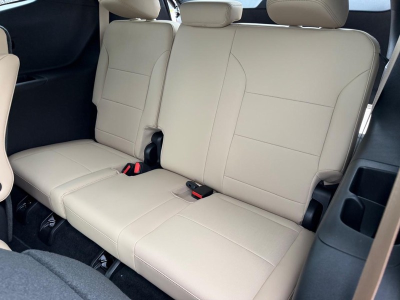 Buick Enclave Vehicle Full-screen Gallery Image 5