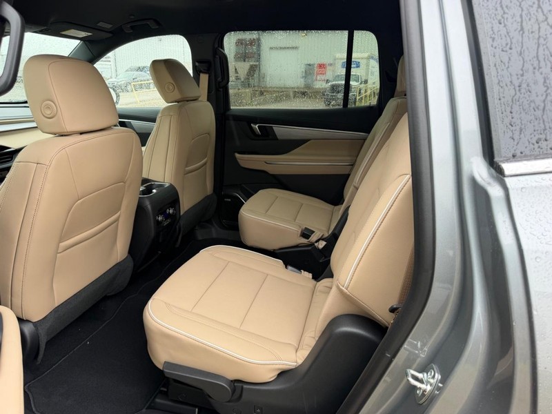 Buick Enclave Vehicle Full-screen Gallery Image 6
