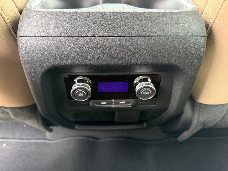 Buick Enclave Vehicle Full-screen Gallery Image 7