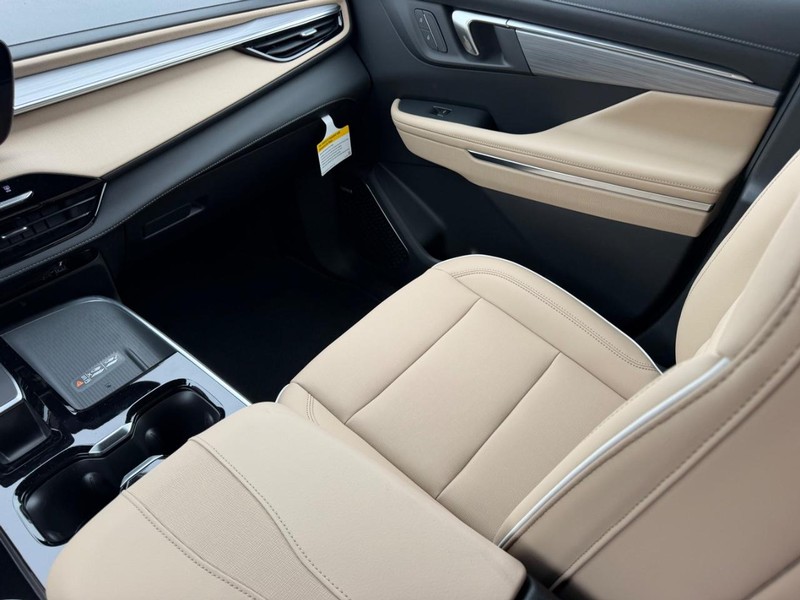Buick Enclave Vehicle Full-screen Gallery Image 14